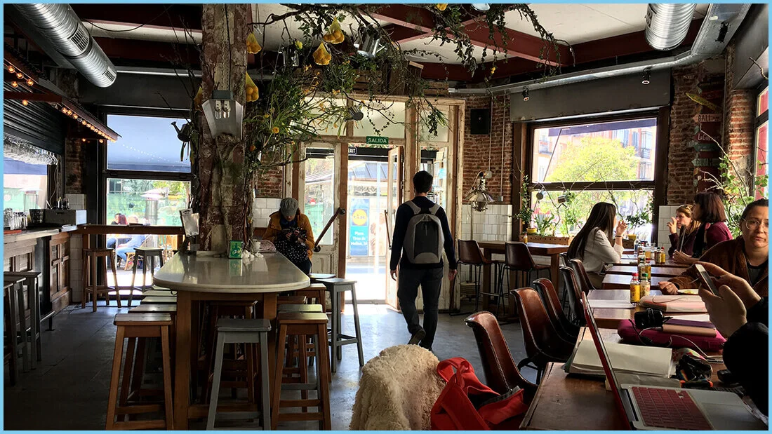  El Viajero indoor space 